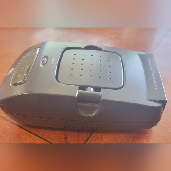 Emerson Wireless Audio/Video Broadcast Anyroom  with 4 Channels - Picture 7 of 8